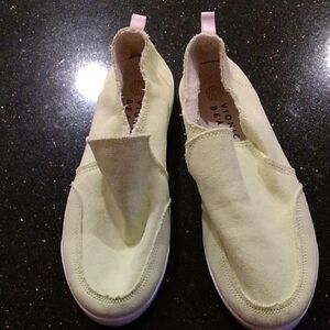 Women's Vionic Beach Canvas Slip Ons